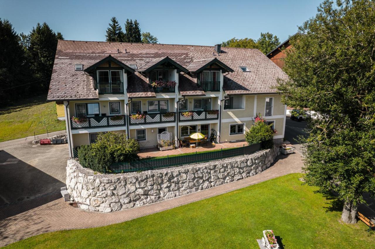 Voralpenhotel Schmoller Sankt Georgen im Attergau Exterior foto