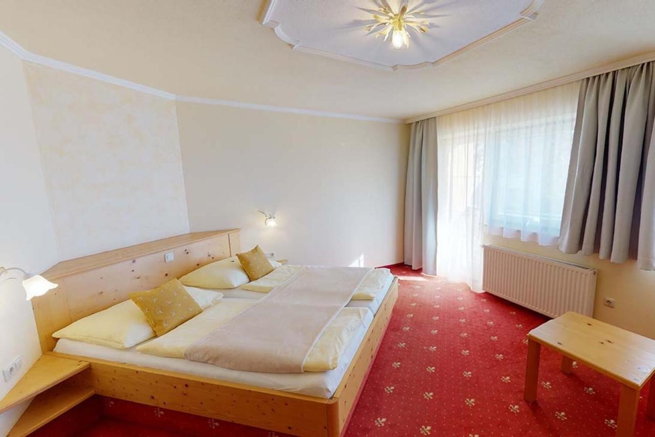 Voralpenhotel Schmoller Sankt Georgen im Attergau Exterior foto